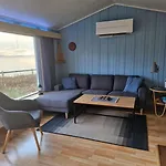 Cozy Cabin By The Sea