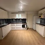 Spacious Apartment- Walking Distance To Citycenter