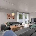 Stort Hus Med Mange Soverom Sentralt I Tromso