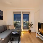 Top Floor Apartment I Sea View I Central