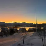Modern 2 Bedroom Apartment Luxury King Bed, New Queen Bed, Free Parking, Perfect For Aurora Hunting And Exploring Kvaloya, Tromso, And Surrounding Islands Year-Round