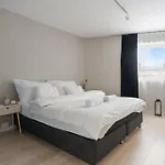 Luxury Apartment L Perfect For Large Groups L Central Quiet And Free Garage