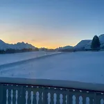 Aurora House Under The Mountain