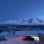 Aurora House Under The Mountain