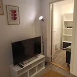 Cozy Apartment Close To Downtown