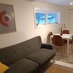 Cozy Apartment Close To Downtown