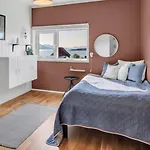 Spacious House With Sea And Mountain Views