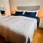 Modern 2 Bedroom Apartment Luxury King Bed, New Queen Bed, Free Parking, Perfect For Aurora Hunting And Exploring Kvaloya, Tromso, And Surrounding Islands Year-Round