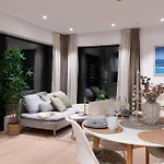 Moderne Leilighet Ved Sjokanten