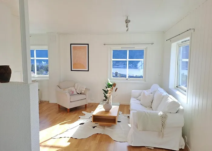 Warm And Cozy Apartment With Panoramic View Above The City Center