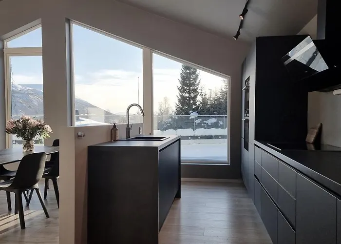 Staying Apt 5 - New And Modern