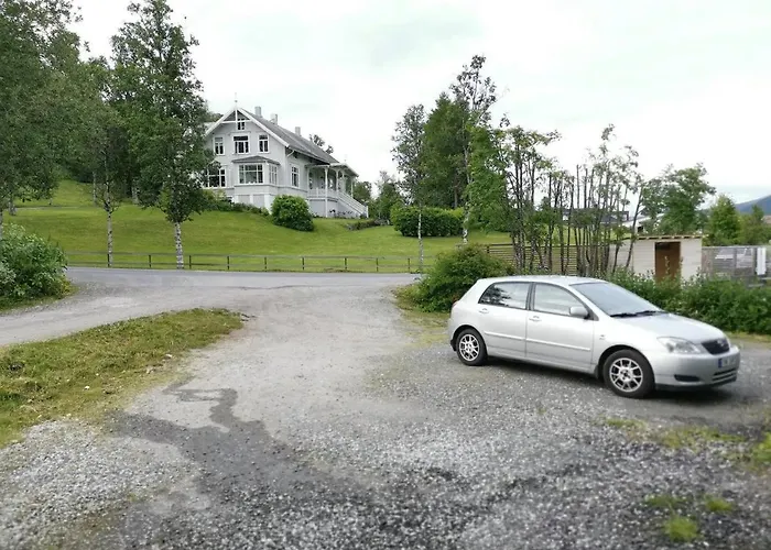 Big, Spacious Apartment With Free Parking