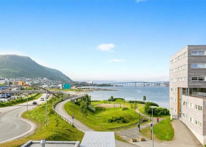 Northern Dreams Apartment With Free Parking
