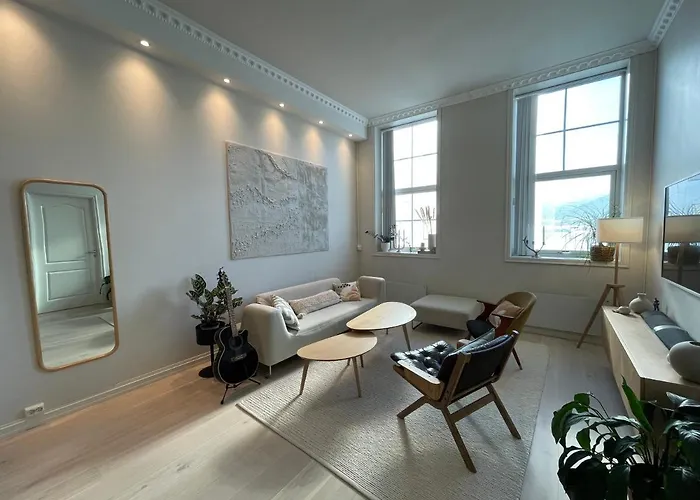 Big Apartment Close To City Centre With Parking