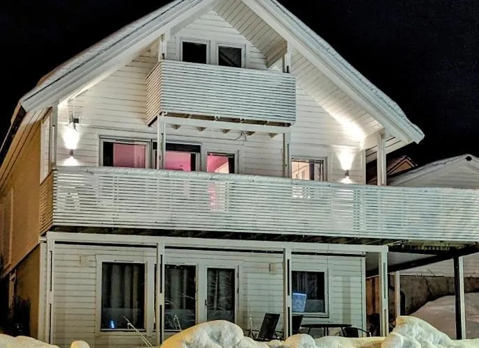 Lovely 4 Bedroom House With The View Of Aurora