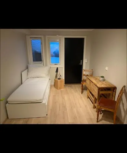 Liten Koselig Hybelleilighet For 1 Til 2 Personer - Sentral Beliggenhet Og Gunstig Pris