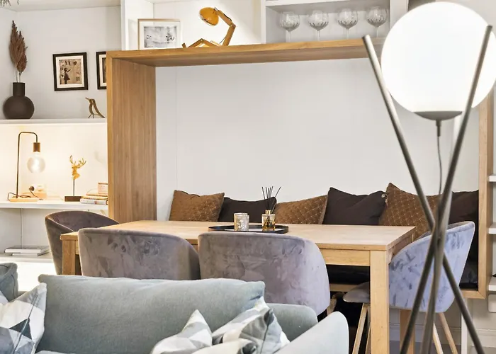 Stylish And Spacious Apartment In City Center