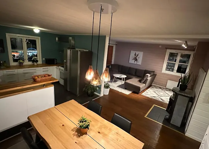 Cozy House In The Heart Of Tromsdalen. Central