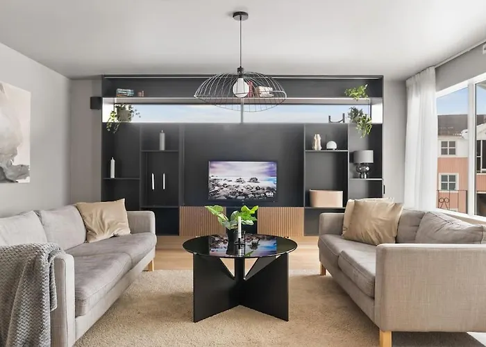 Stor Og Moderne Leilighet
