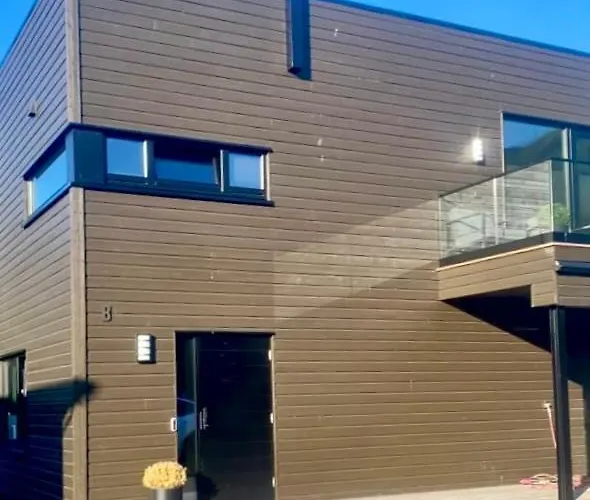 Nydelig Hjem Naert Alt I Tromso Rett Med Fjellheisen Gratis Parkering Rett Med Huset