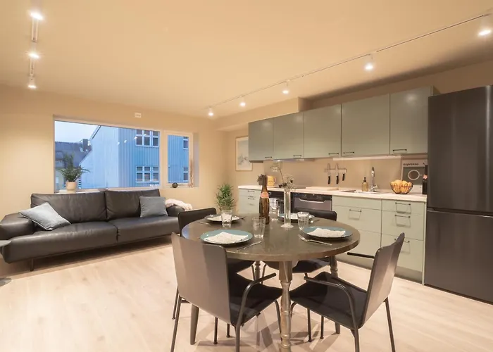 Spacious And Elegant Apartment