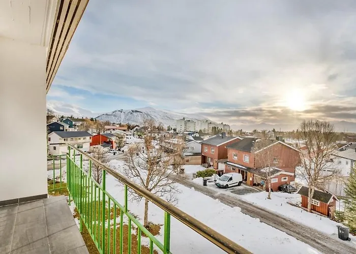 Sentral Liten Leilighet Med Fin Utsikt Og Parkering