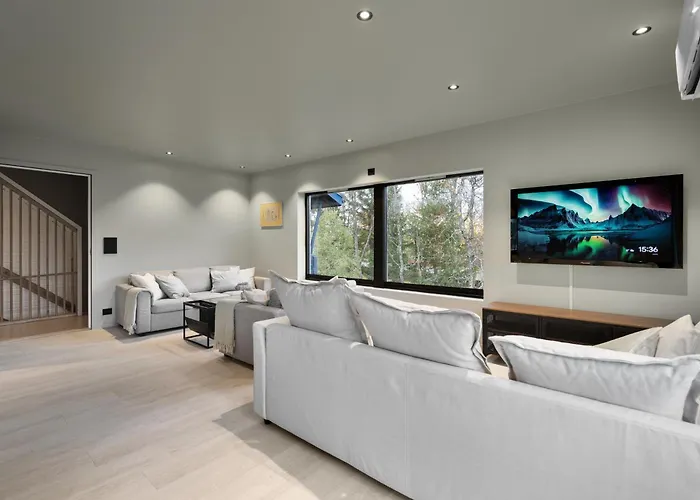 Spacious & Lovely Aurora Apartment I Free Parking