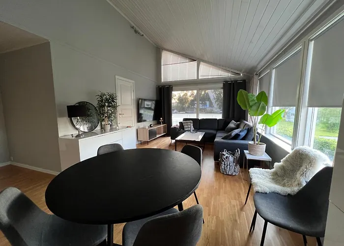 Luftig Og Sentral Leilighet I Tromsdalen