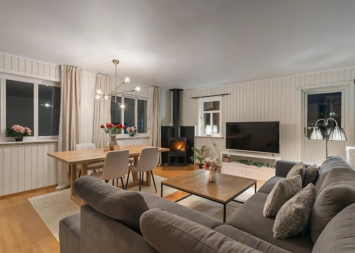 Cozy City Top-Floor Apt