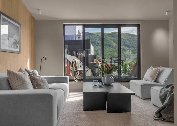 The Loft - Central Top Floor Apartment With 4 Bedrooms
