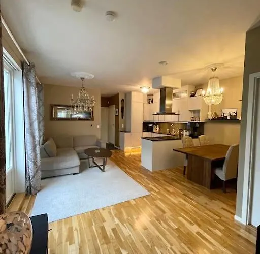 Cozy Central Home, Quiet Neighbourhood