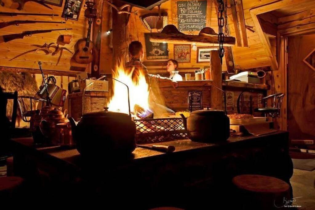 100 Years Old Norwegian Log House In Holiday home *