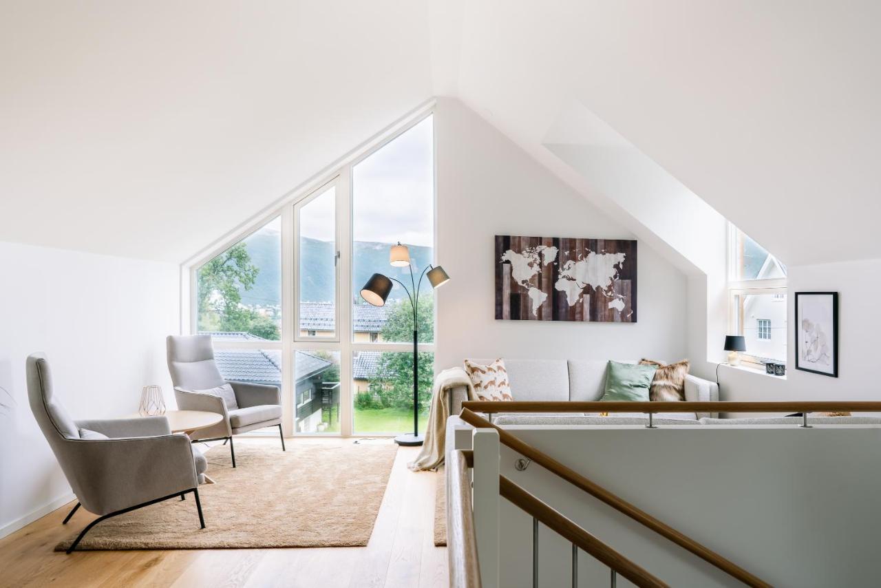 Modern In Plush Town *
