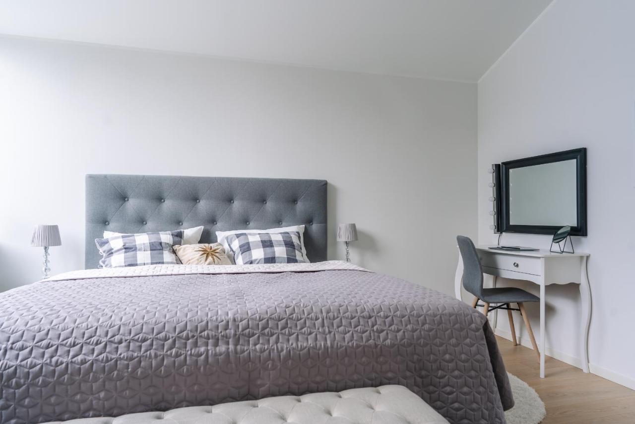 Villa Modern In Plush Town *