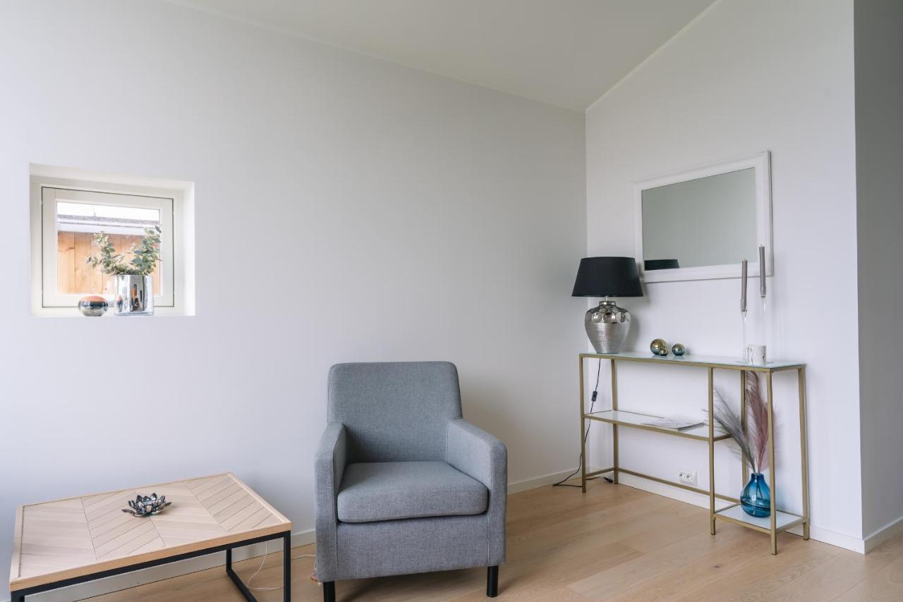 Modern In Plush Town *
