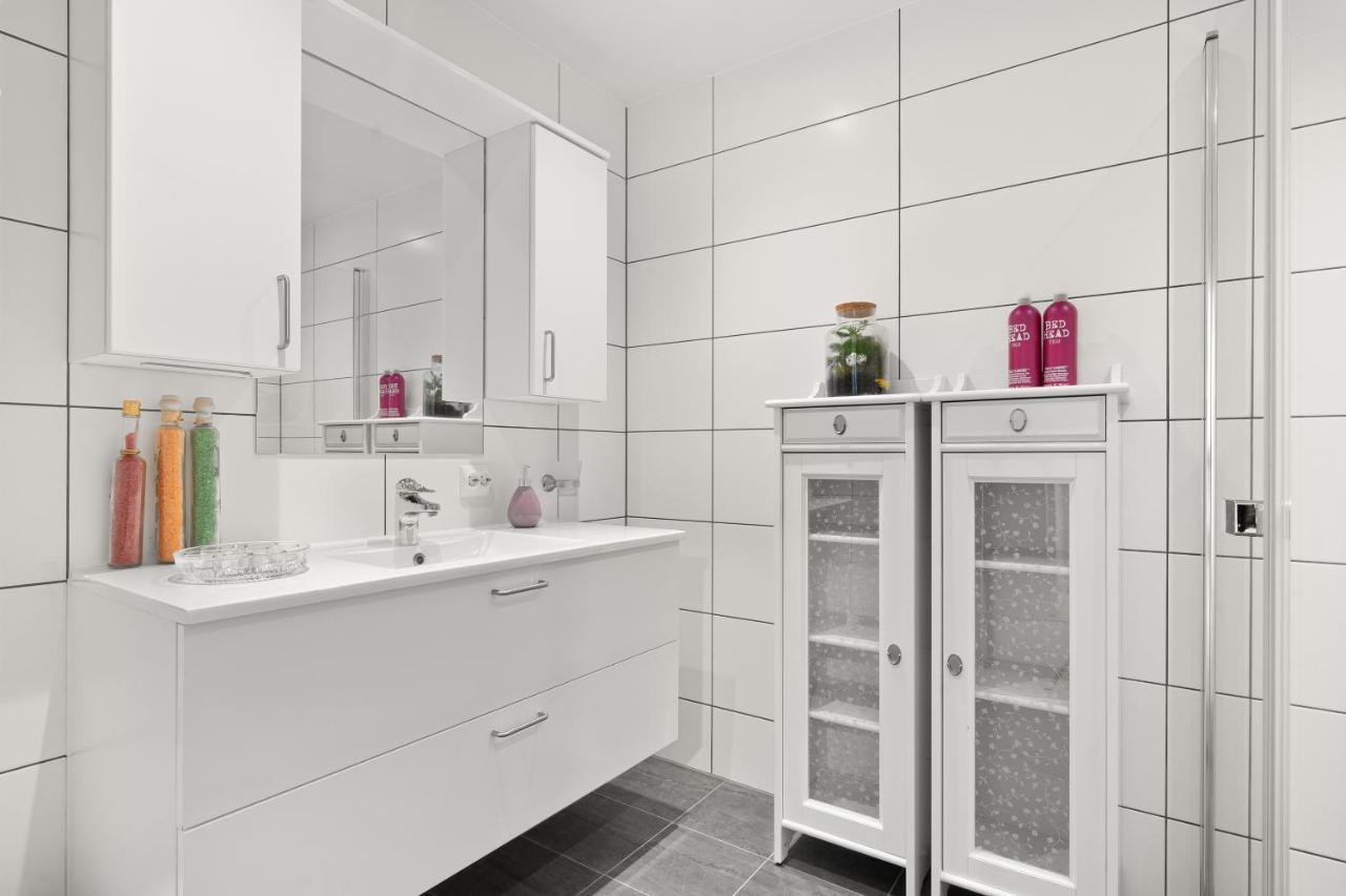 Skir 2 Bdr Corner View Apartment *
