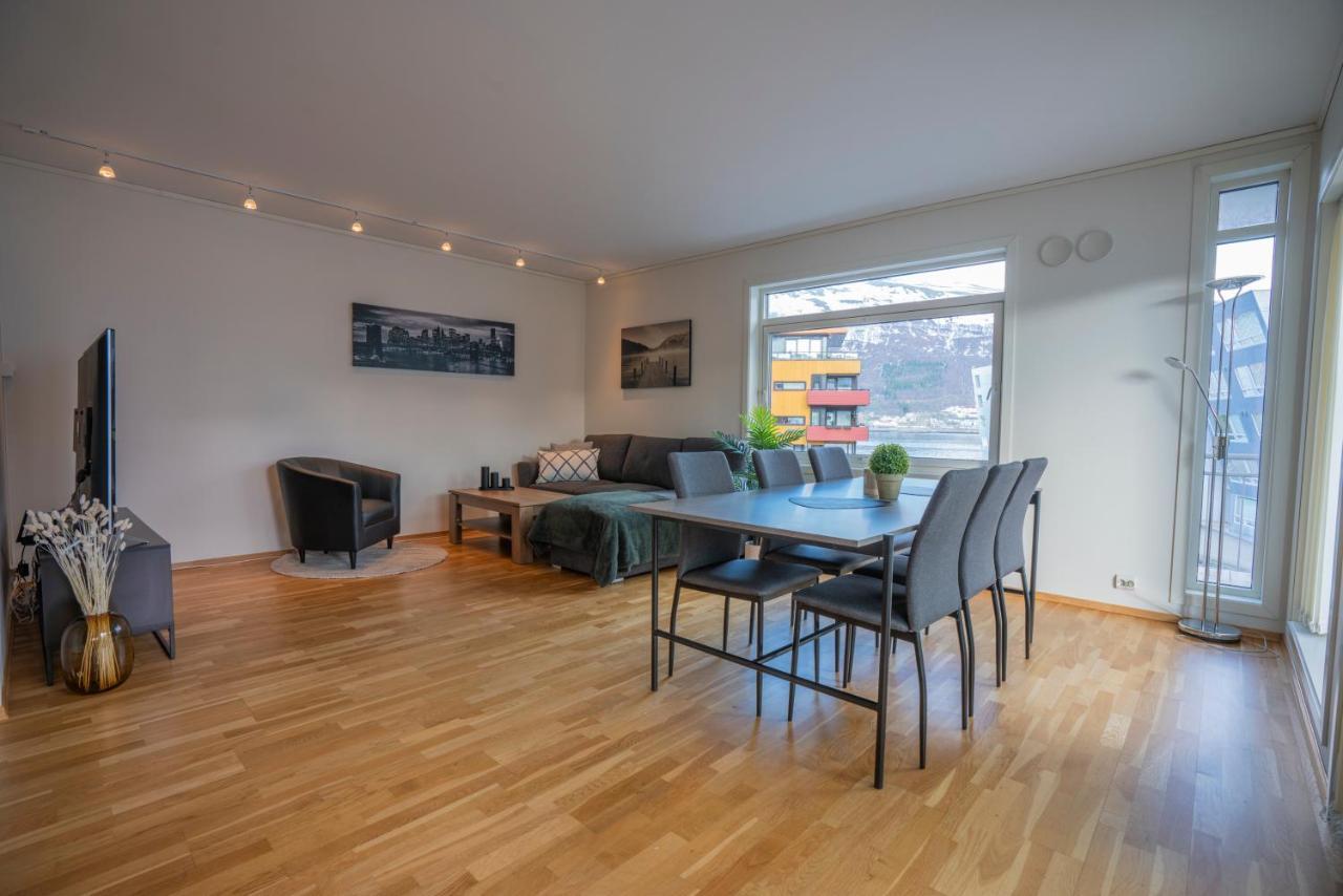 Arctic Homes - Seafront Overlook Apartment Tromso