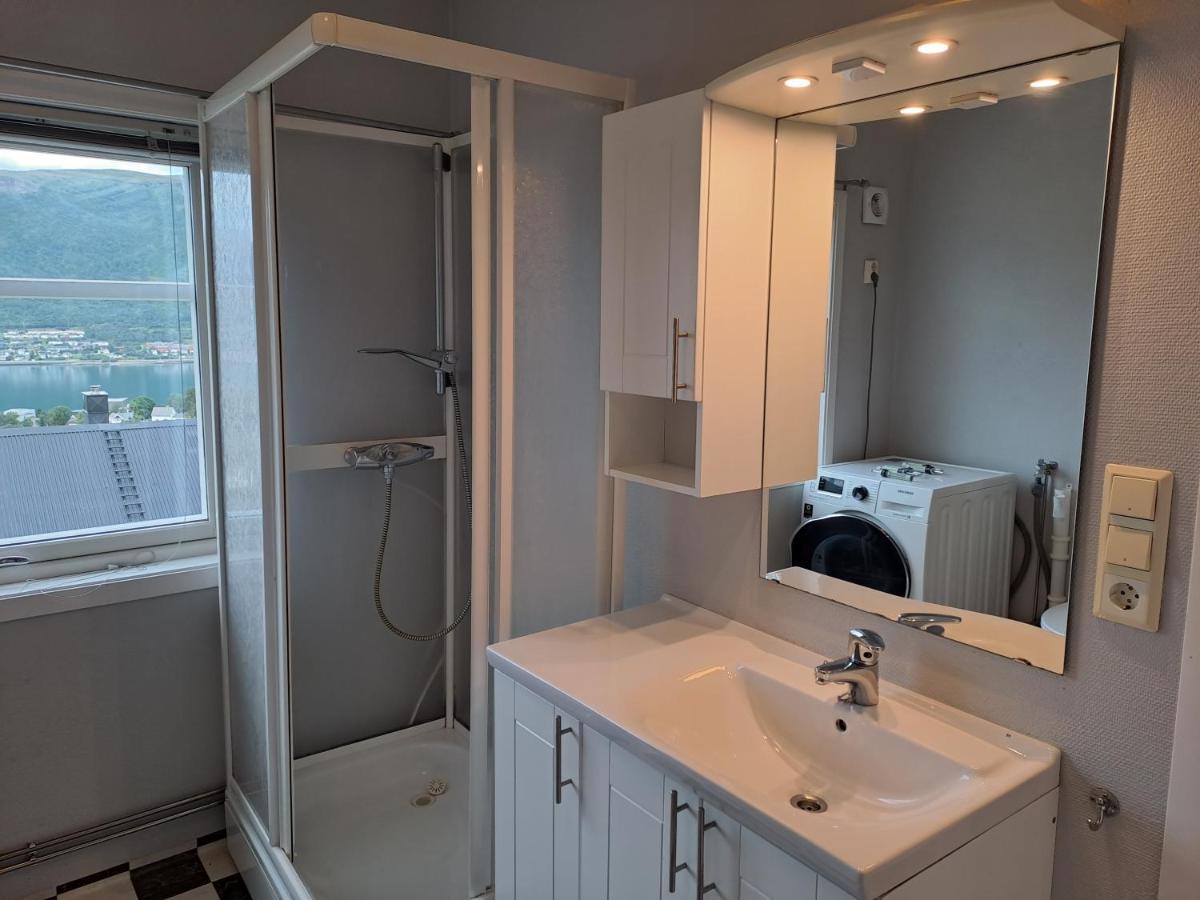 Warm And Cozy With Panoramic View Above The Center Apartment Tromso