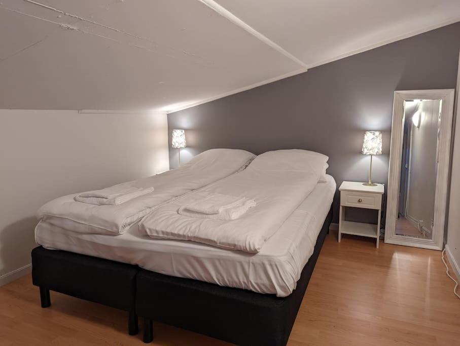 And Quiet In Centre Apartment