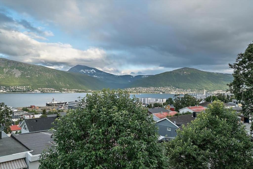 Apartment Stunning Views & Location In
