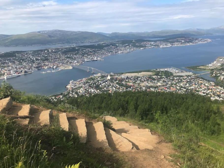 Apartment Stunning Views & Location In