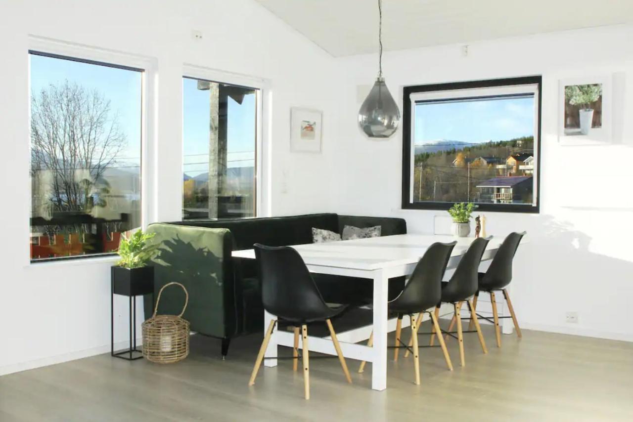 Fully Equipped With Parking For Families, Groups Or Business - 6 People Ferienhaus *