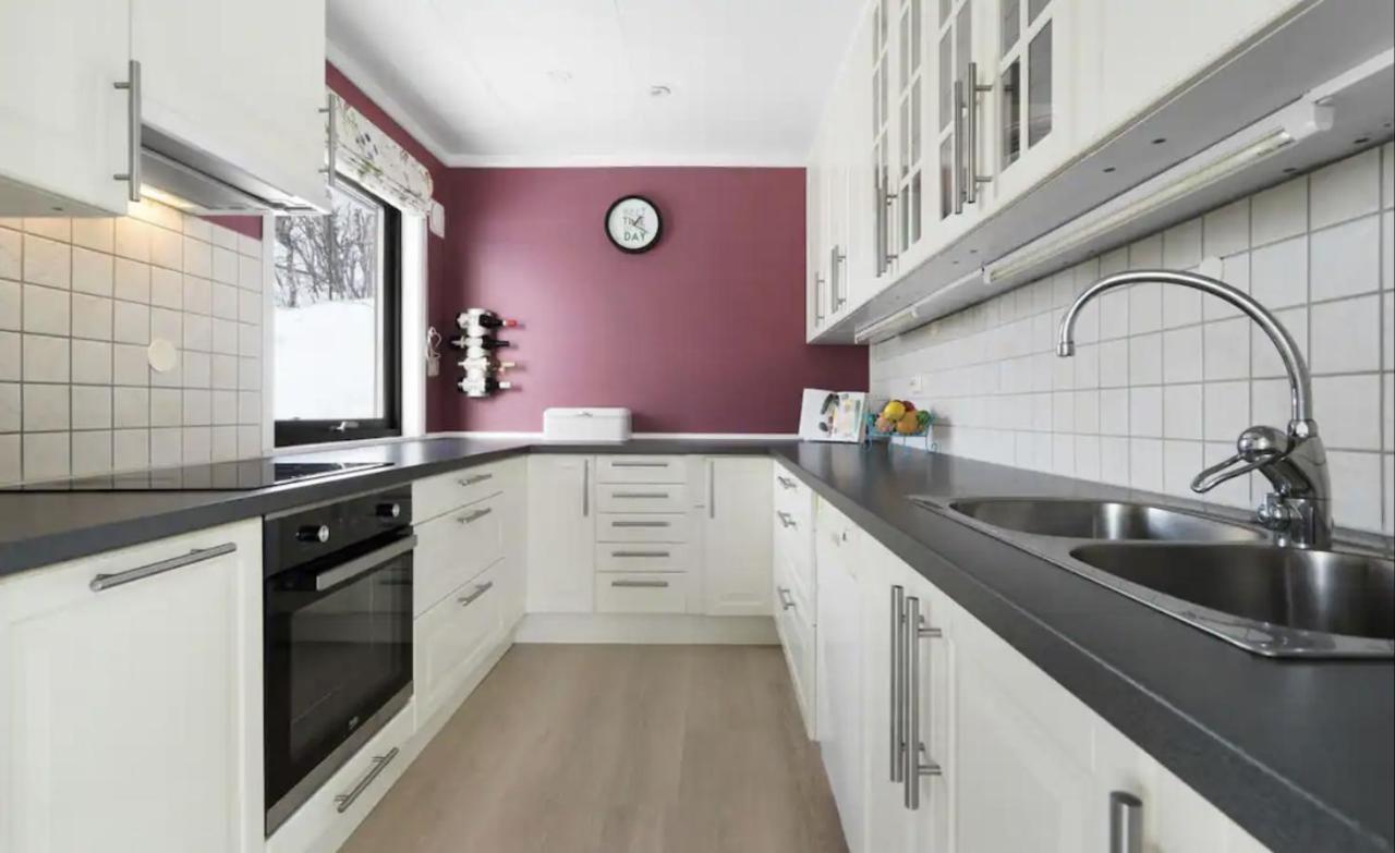 Fully Equipped With Parking For Families, Groups Or Business - 6 People *
