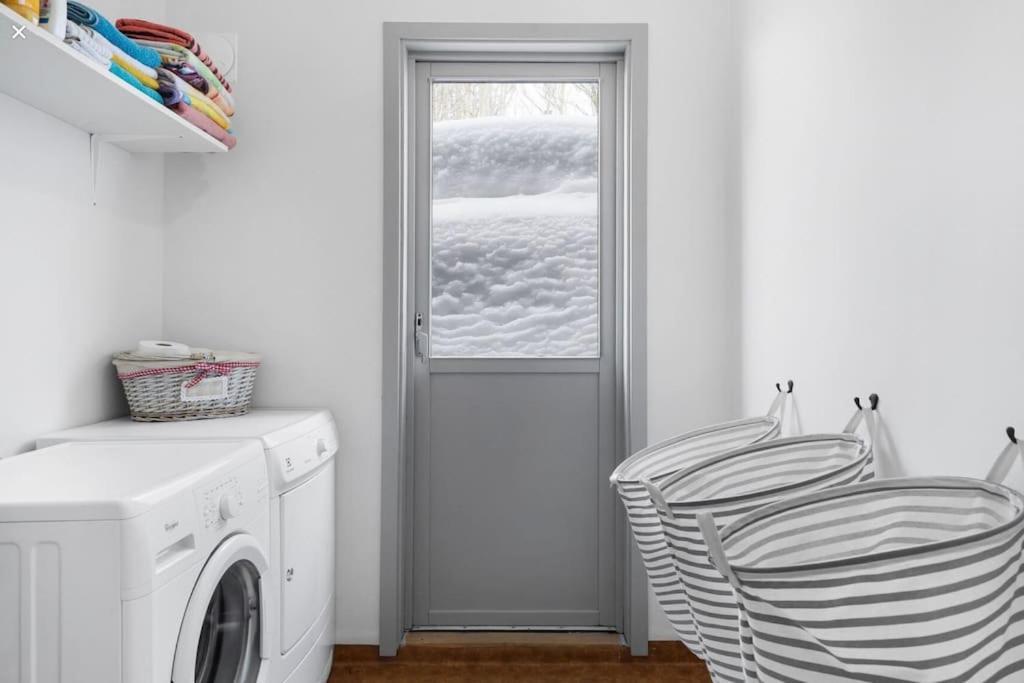 Fully Equipped With Parking For Families, Groups Or Business - 6 People Ferienhaus