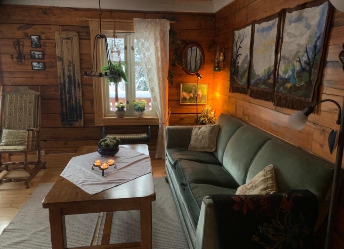 Holiday home 100 Years Old Norwegian Log House In Tromso