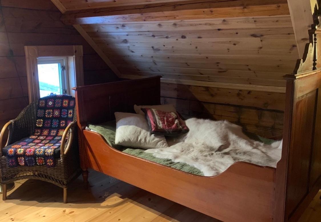 100 Years Old Norwegian Log House In Holiday home