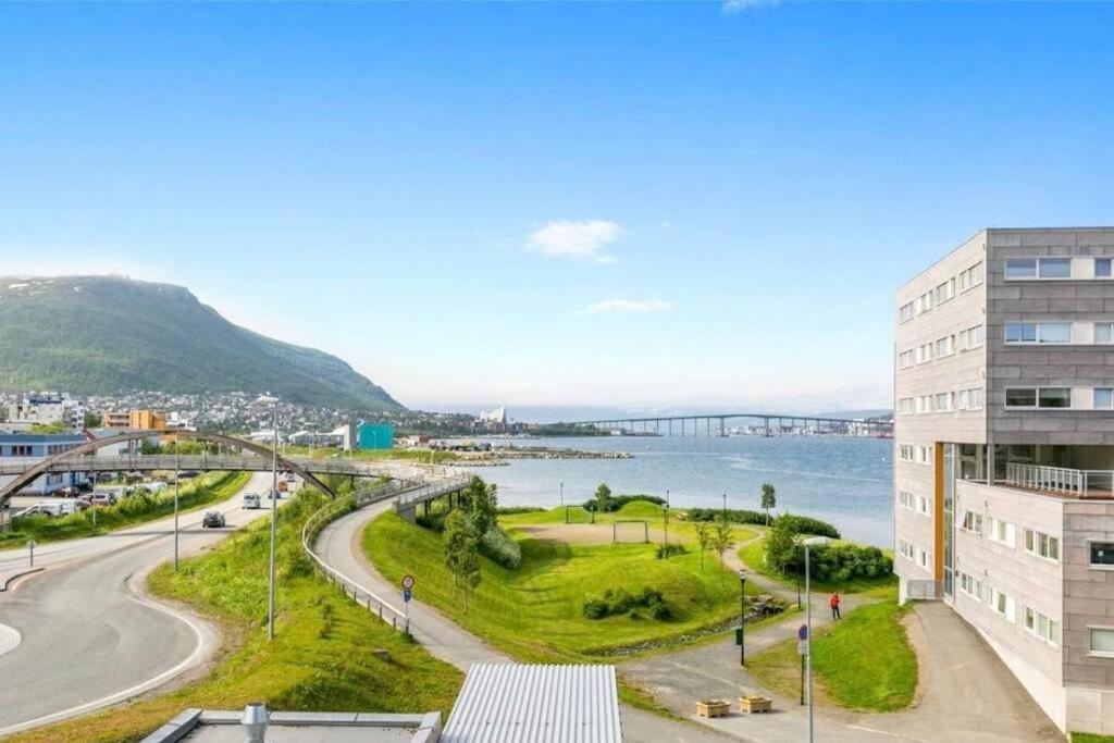 Northern Dreams With Free Parking Tromso