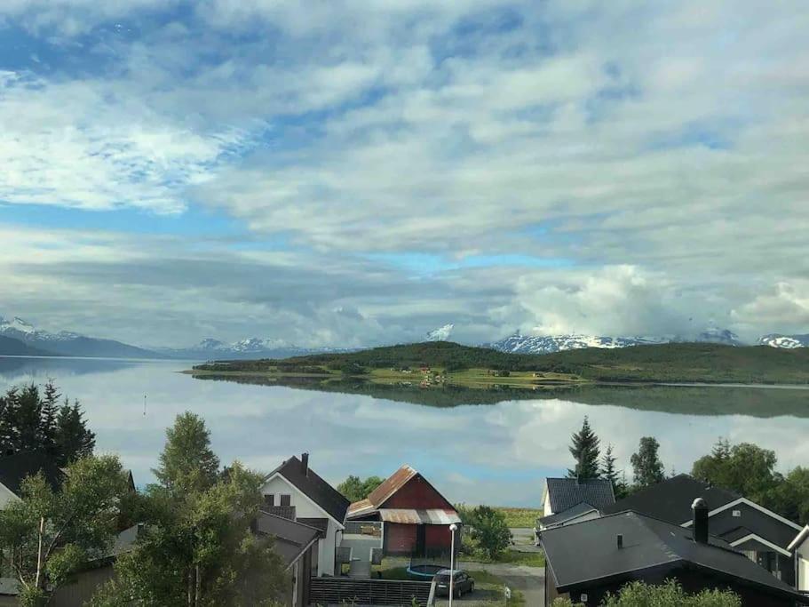 Familievennlig Enebolig Med Hage Og Utsikt * Tromso