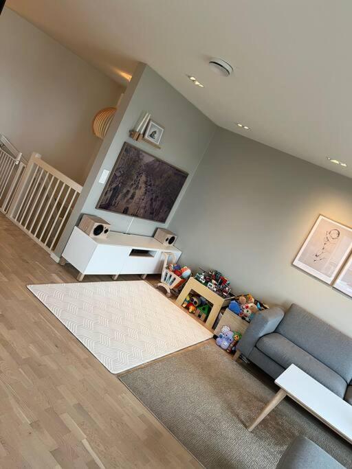 Familievennlig Enebolig Med Hage Og Utsikt Villa *