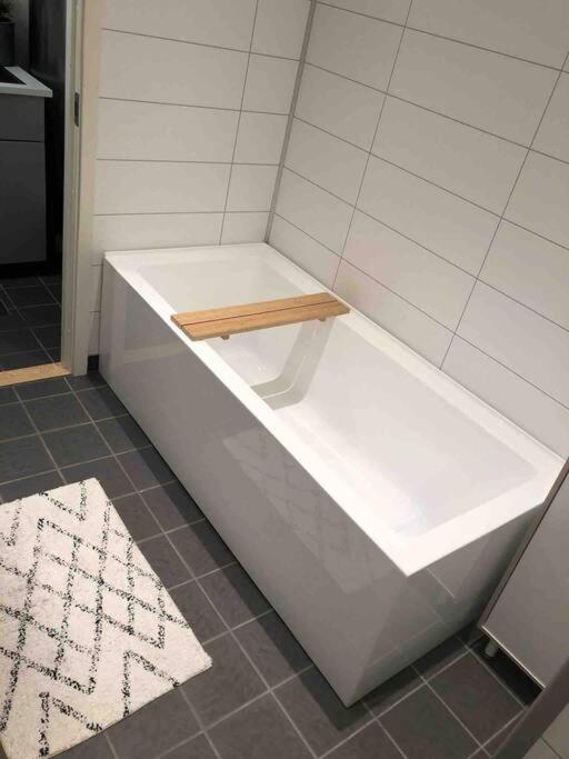 Familievennlig Enebolig Med Hage Og Utsikt Tromso